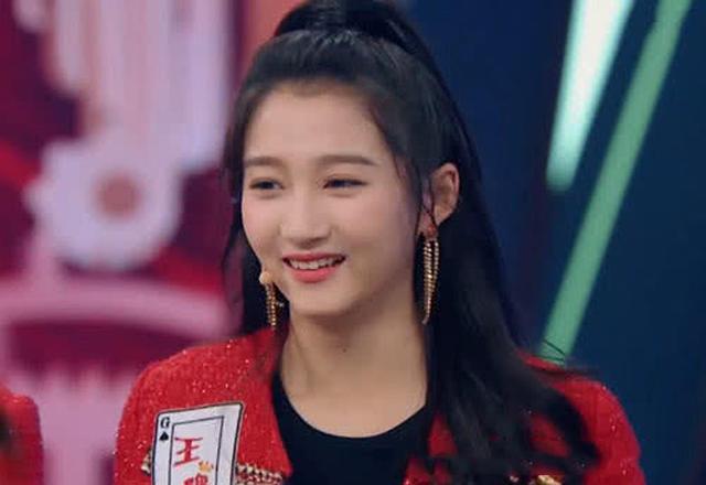 关晓彤尬舞是什么歌（关晓彤尬舞放鹿晗的歌）