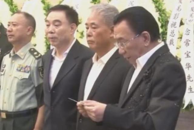 常宝华的徒弟:常宝华的葬礼上，牛群缺席侯耀华带头鼓掌，这对师兄弟有何恩怨？