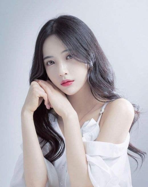 婴儿洗澡后涂身体乳