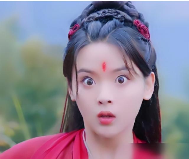 杨超越辟谣恋情:杨超越被问到恋情摇头否认，赚钱不谈恋爱的她，多久会“真香”