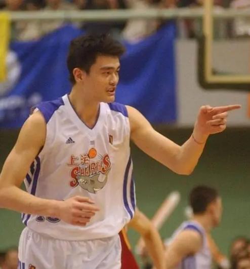 cba第一次出场得分记录（速看CBA单场个人记录有哪些）