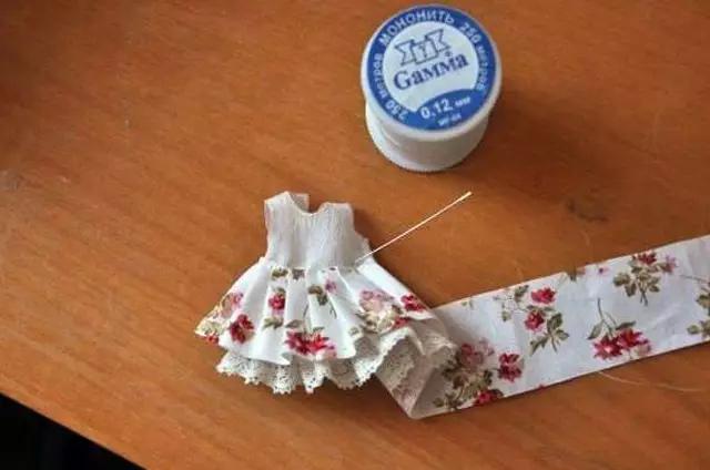 简单手工布娃娃衣服制作方法,给娃娃制作四季的美装