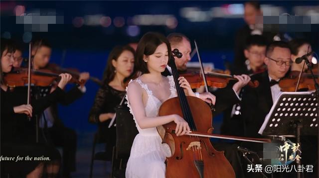 中秋晚会女星镜头：刘诗诗古装抢眼，薇娅仪态绝，欧阳娜娜小清新