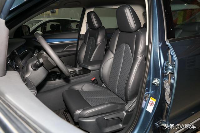 605公里续航，高品质家用快充SUV，都养得起，实拍长安CS55 E-Rock