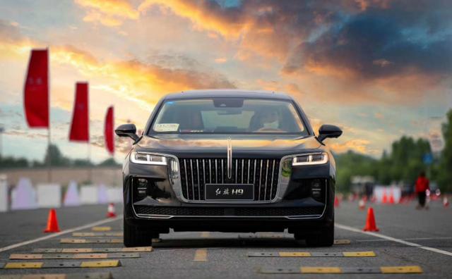 10月高端轿车销量丨5系、E级平起平坐，A6L腰斩，红旗2款车上榜