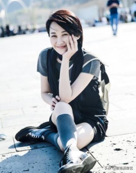 许晴为什么被冯小刚喜欢（51岁许晴与知名导演冯小刚的关系被扒出）(8)