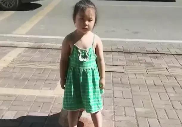 “不给我看电视，我就晒死自己”，3岁孩子已经开始威胁父母了