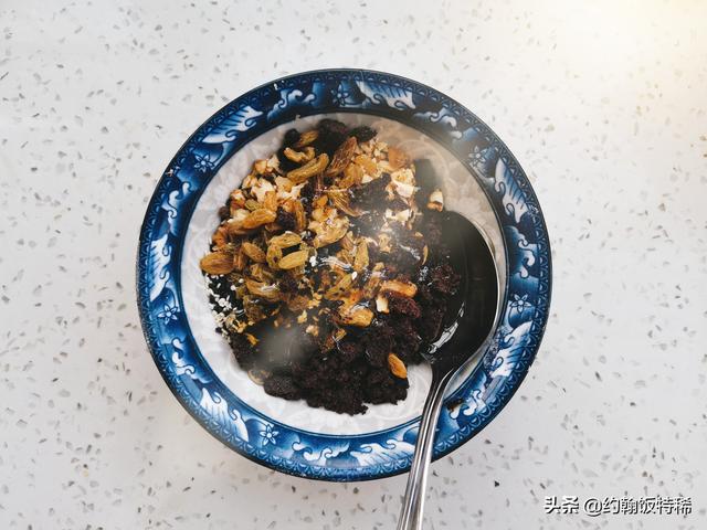 柿子饼表面糖霜怎么做（好吃的黄桂柿子饼）(8)