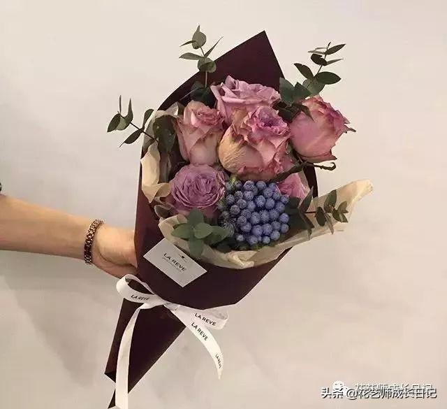 9朵玫瑰代表什么