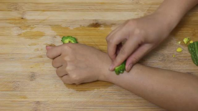 长痱子就要用痱子粉?好百邻育婴师教你用这3招，比痱子粉管用得多