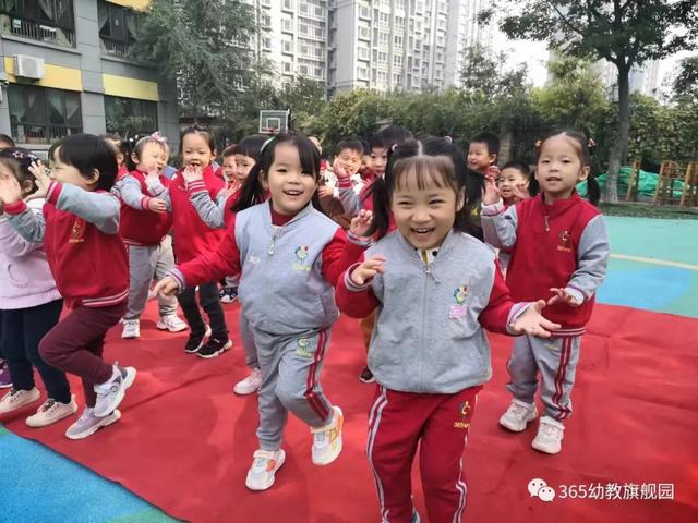 国旗下成长 阳光中起航——御驾新苑幼儿园每周一升旗仪式