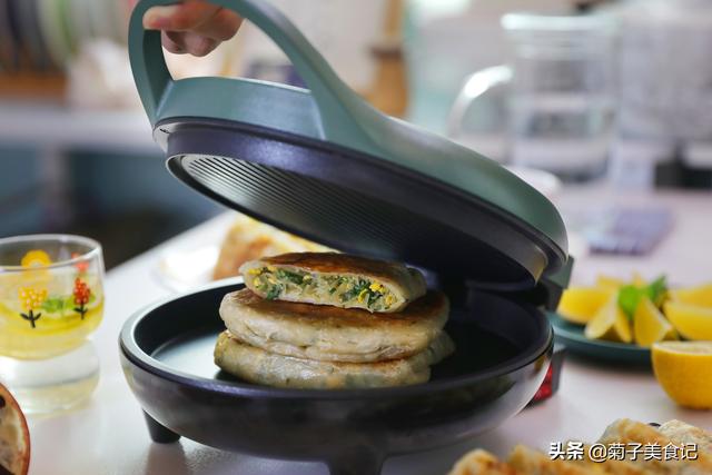 教你入门级韭菜盒子做法 北方经典小吃 酥脆爽口 适合懒人 吃喝玩乐 博亿论坛 地表最火博彩资讯网站 Powered By Discuz