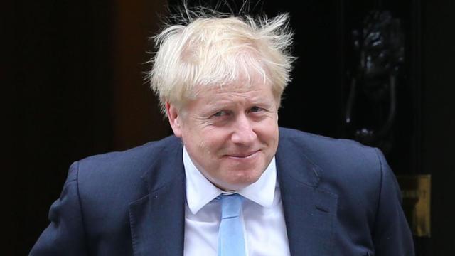 非婚生子移民英国贵子险中求英国首相小22岁女友英国现任首相的大儿子