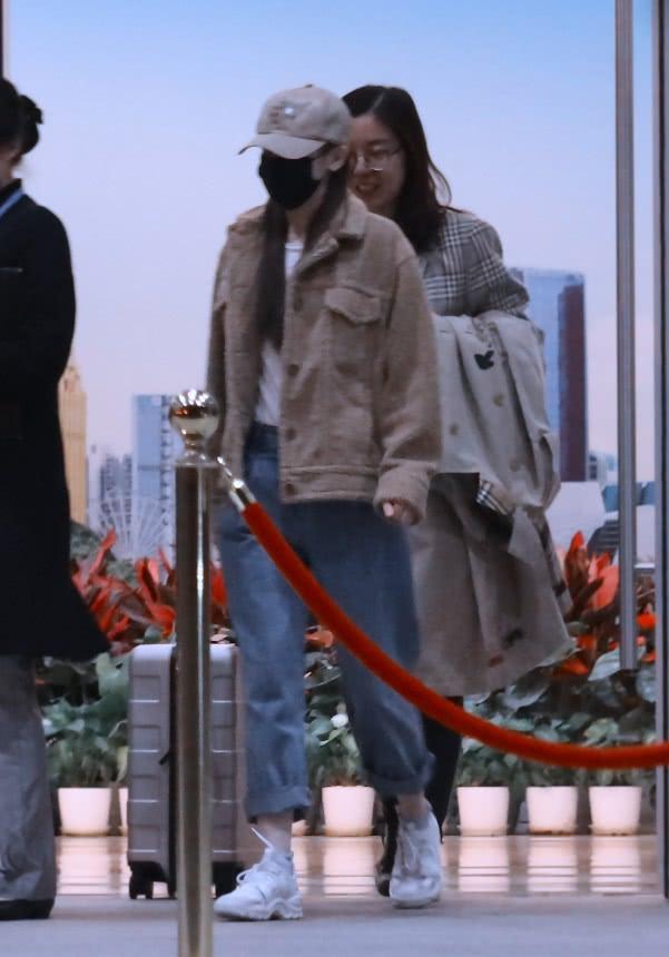 迪丽热巴没有脚踝（迪丽热巴露脚踝显清爽）