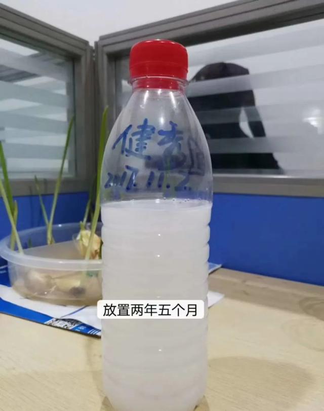 这不又出2起药害，一定避免30℃以上打药，避免乳油助剂也要注意12