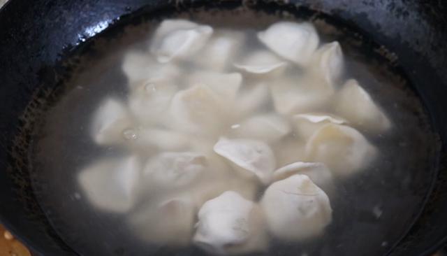 速冻水饺煮多久,速冻水饺煮多久才能煮熟