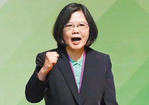 中国展示自由航行！055大驱现身日本海，日本自卫队敢怒不敢言