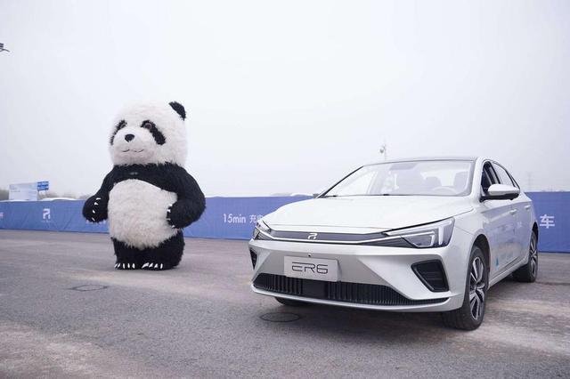 熊猫新能源汽车，熊猫很可爱，熊猫基地试驾续航620公里电车，只卖16万元起