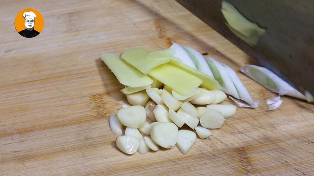 怎样煎鱼才不粘锅（煎鱼不粘锅不破皮的方法）