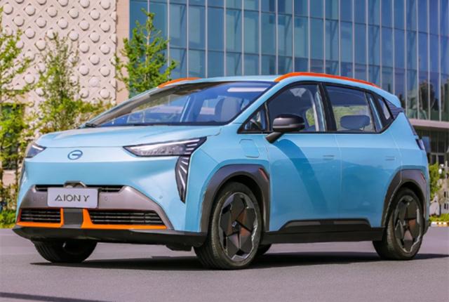 新能源汽车中，纯电动轿车的使用寿命是多久？取决于什么？