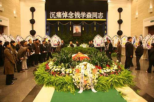 09年钱学森去世，次日北京城天降大雪，告别仪式上三军仪仗队抬棺