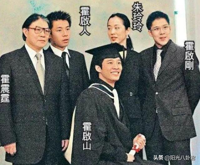 郭晶晶晒照为婆婆庆生，63岁朱玲玲保养得当，婆媳同框美似姐妹