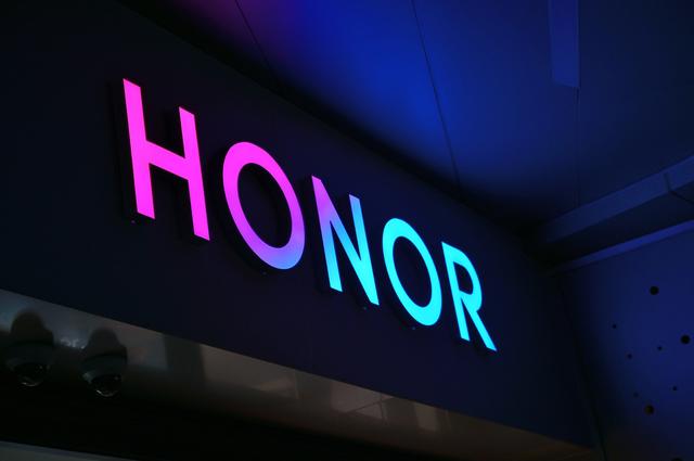 10月手机销量排行榜：苹果、小米表现封神，荣耀化身“守门员”