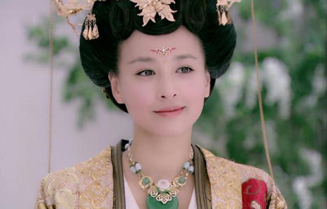 如今,十几年过去了,曾哲贞的一双儿女都已经长大成人了,而曾哲贞也