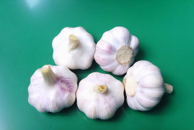 吃大蒜，到底是养生，还是“伤身”？听听医生的回答
