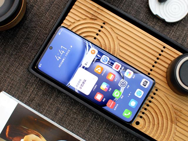 年度“四大旗舰”手机对比，详细分析优点、缺点，谁才是“机皇”