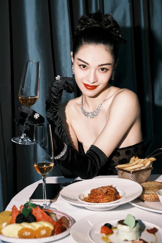 ����üëŨ��Ů����(������������ױ����Ȧ��ŷ�����ȣ������м���ں��ࣿ)