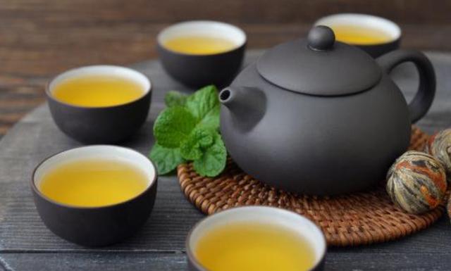 喝白开水好，还是喝茶好？听完医生的讲解，你就清楚了