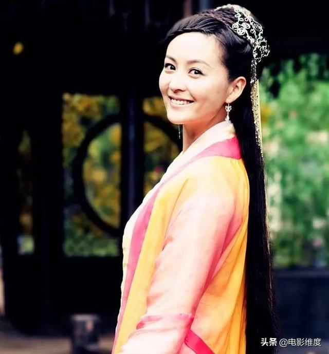 2001年5月,在尤小刚执导的古装剧《凤在江湖》中饰演活泼好动的凤凰?