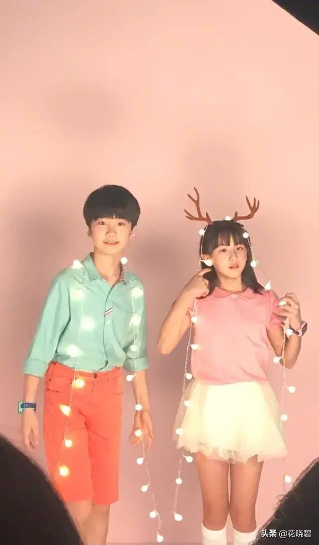 叶一茜晒全家福庆生，超大钻戒引人瞩目，和田亮嘟嘴相吻好甜蜜