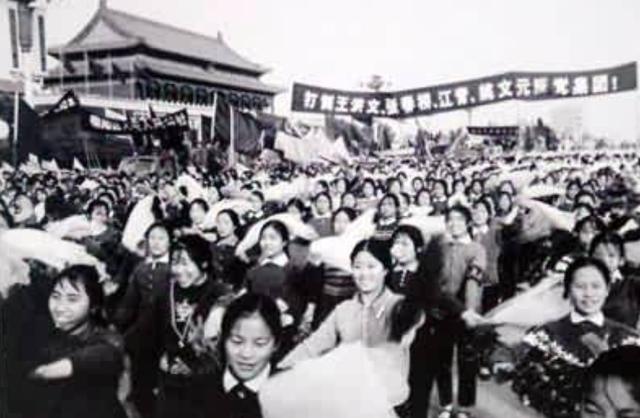 刘思齐32岁含泪改嫁，婚后生4子，夫妻以长子名字纪念毛岸英