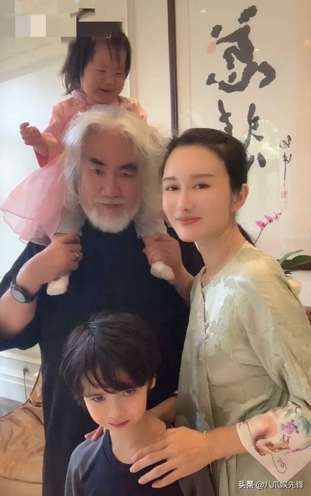 冯巩亲自下厨度中秋，张纪中一家五口合家欢，李彬在医院送祝福