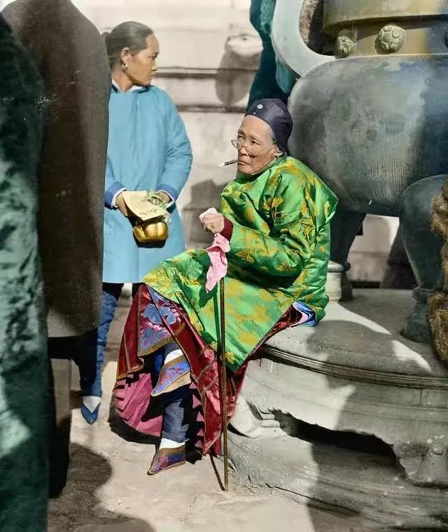 一组清朝时期的老照片，有人过得富足，有人过得生不如死