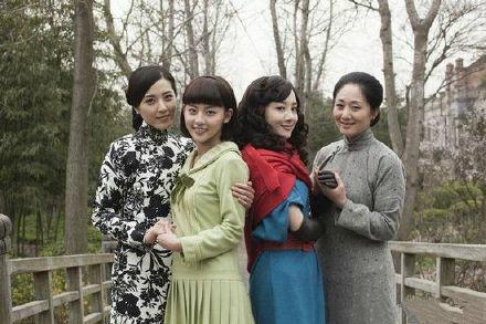 曾黎老公张藤子张藤子曾黎机场亲密照