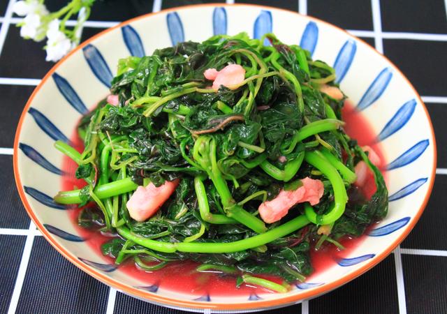 立夏后重在养心，建议多吃“5红菜，3红果”，保护血管，健康过夏