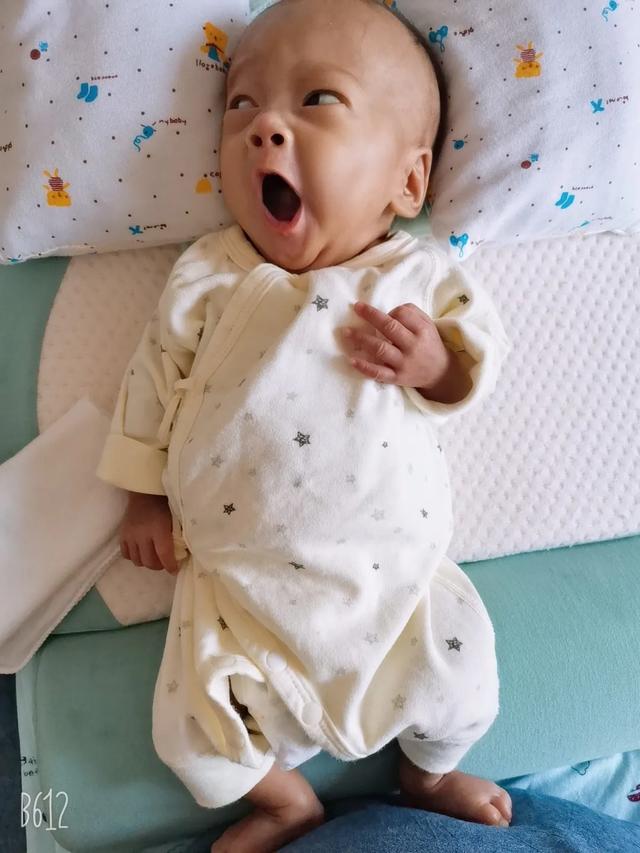 28周早产宝宝历险记，医院束手无策，我用爱创造了奇迹