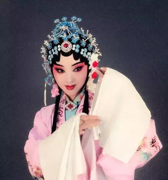 戏曲旦角化妆痛苦吗