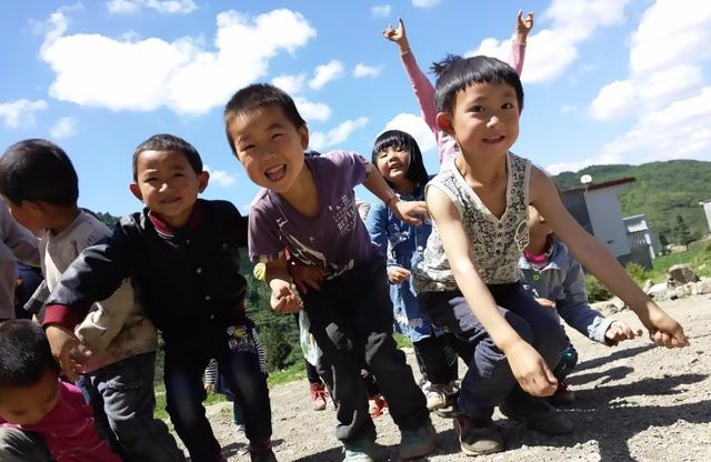 一份“幼升小”的简介火了，很多成年人自愧不如，寒门再难出贵子