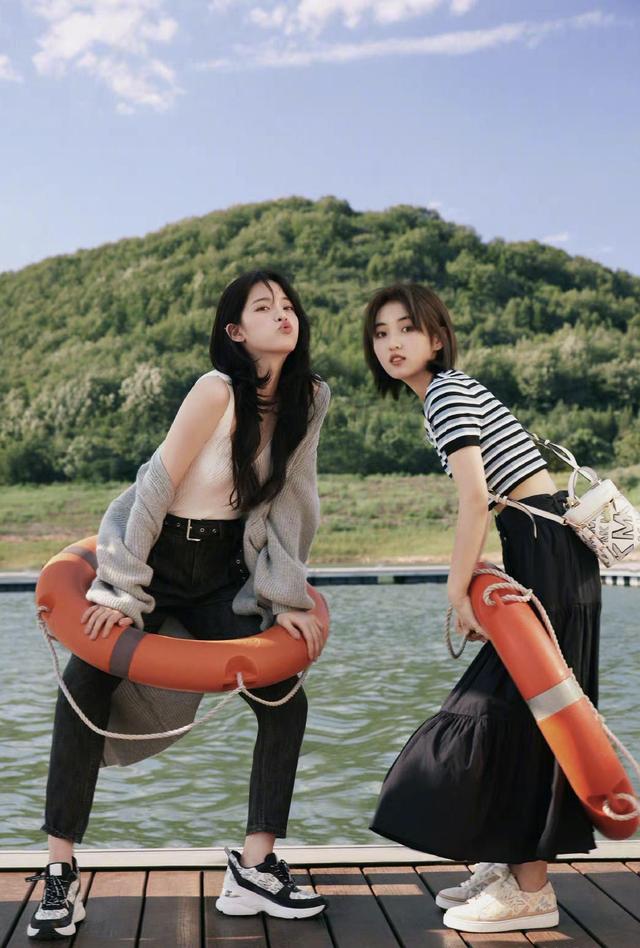 张子枫欧阳娜娜(张子枫欧阳娜娜氛围感大片)