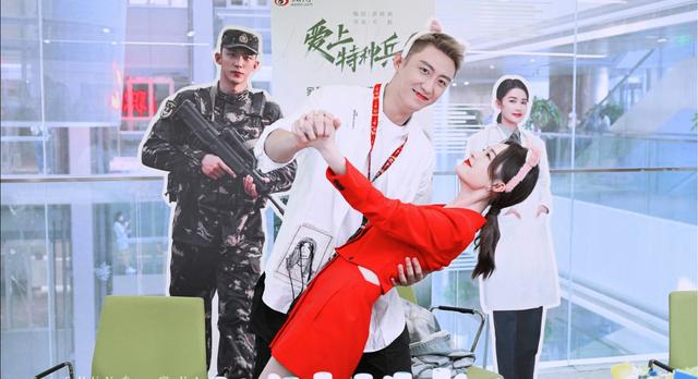 快本黄景瑜拉李沁的手(黄景瑜李沁快本完整版)