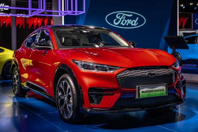 第四届进博会首日，2.1汽车馆越来越有科技范了