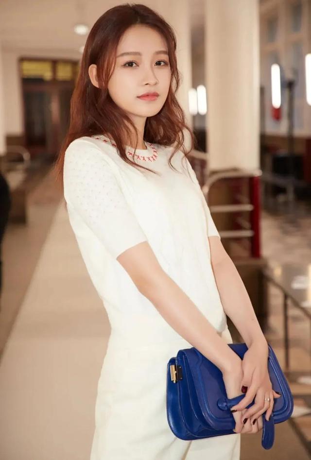 孙怡的个人简历(孙怡谈过几次恋爱的标准答案)