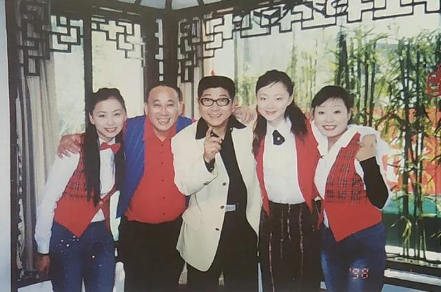 《红茶坊》——再讲回来上海台的两部经典情景喜剧,融入海派文化,一个