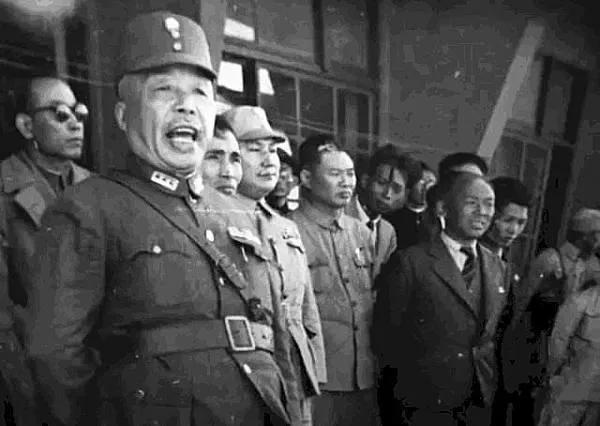 邓演达:蒋介石三次下野都秘密处决了，三位大人物，他们分别是……