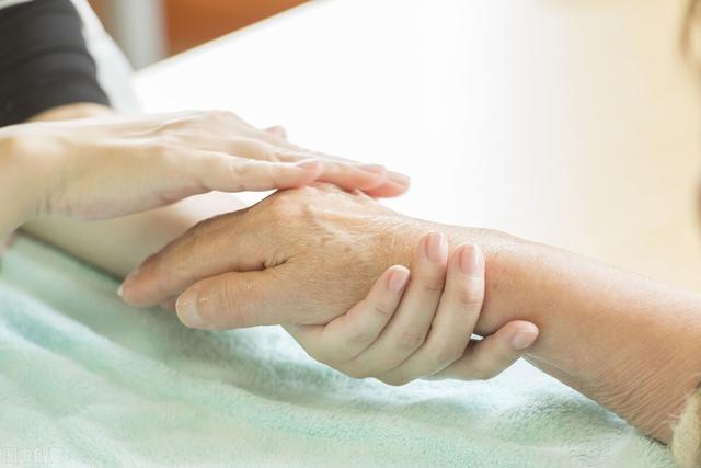 中老年人改善血液循环，会带来3点获益，生活中做好6件事很重要