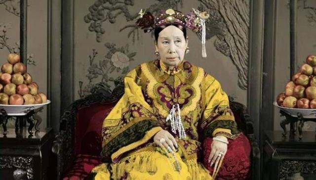 李莲英姐姐隐瞒多年，大清灭亡后才敢说，慈禧其实不是病死的